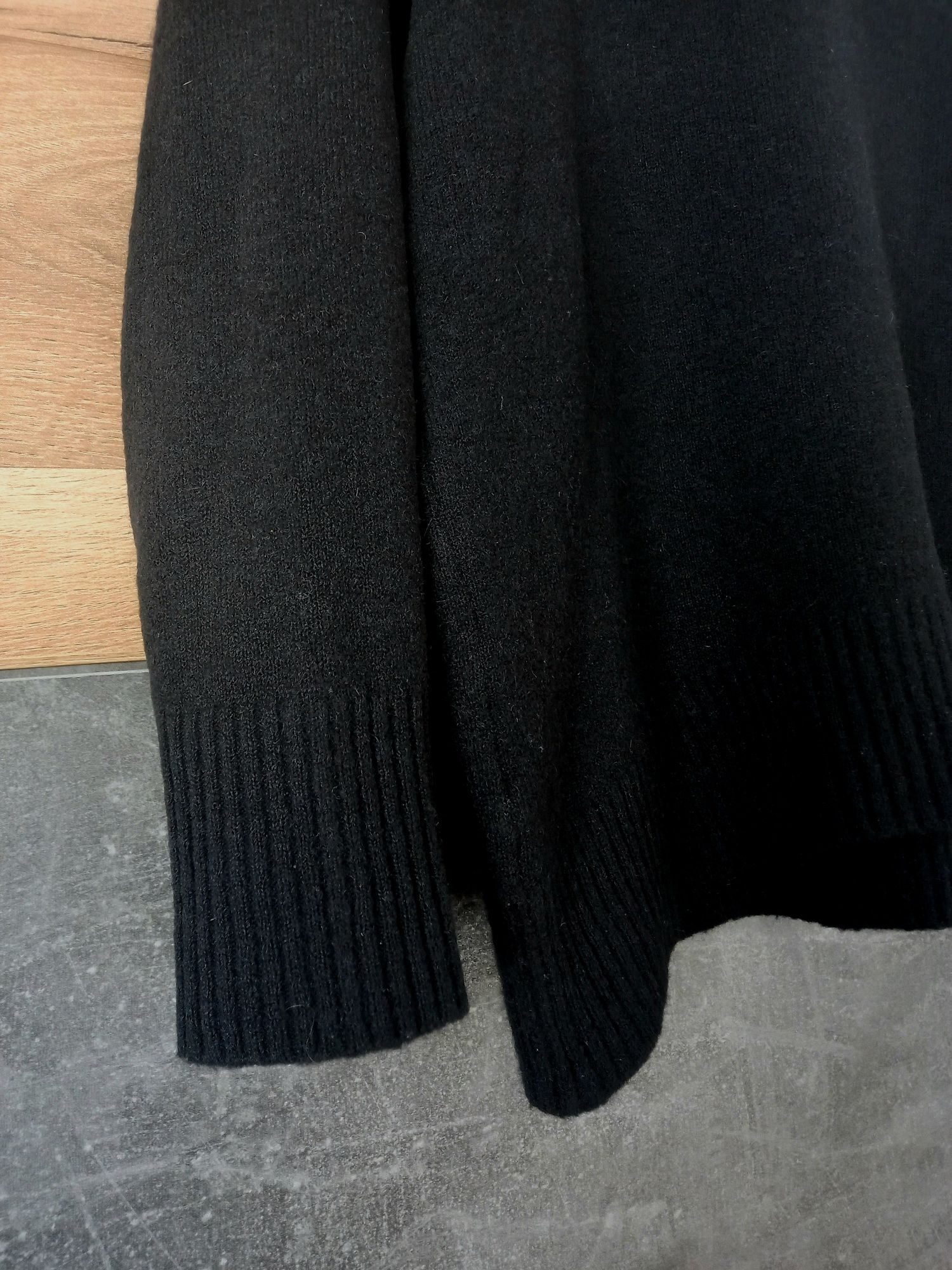 Golf Massimo Dutti sweterek z golfem wełna czarny oversize luźny swete