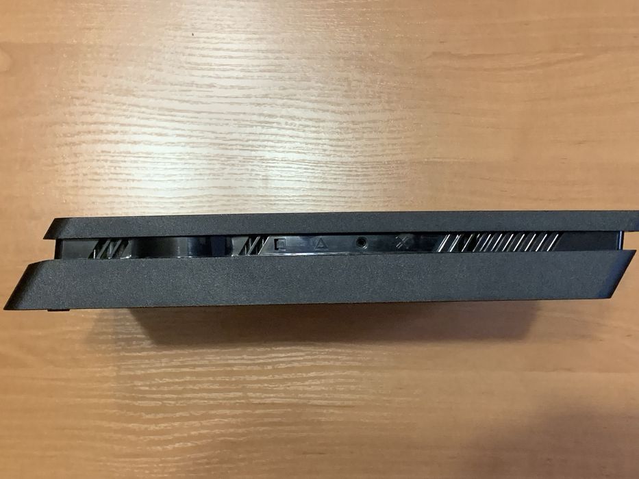 Playstation 4 slim 1tb + 3 гри