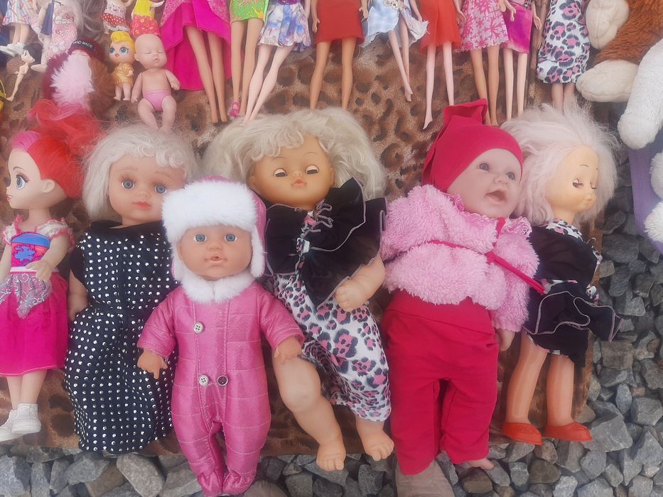 нитки і іграшки.