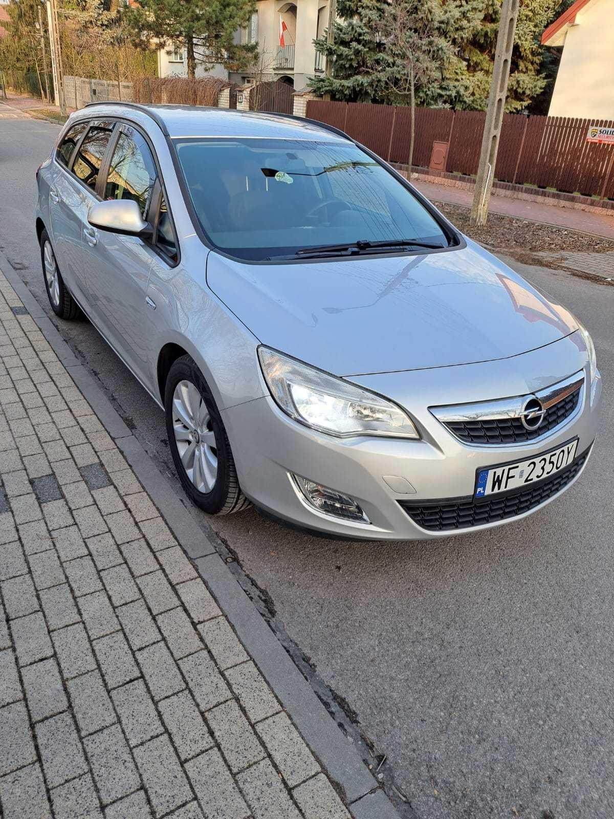 Opel Astra CDTI  2012r