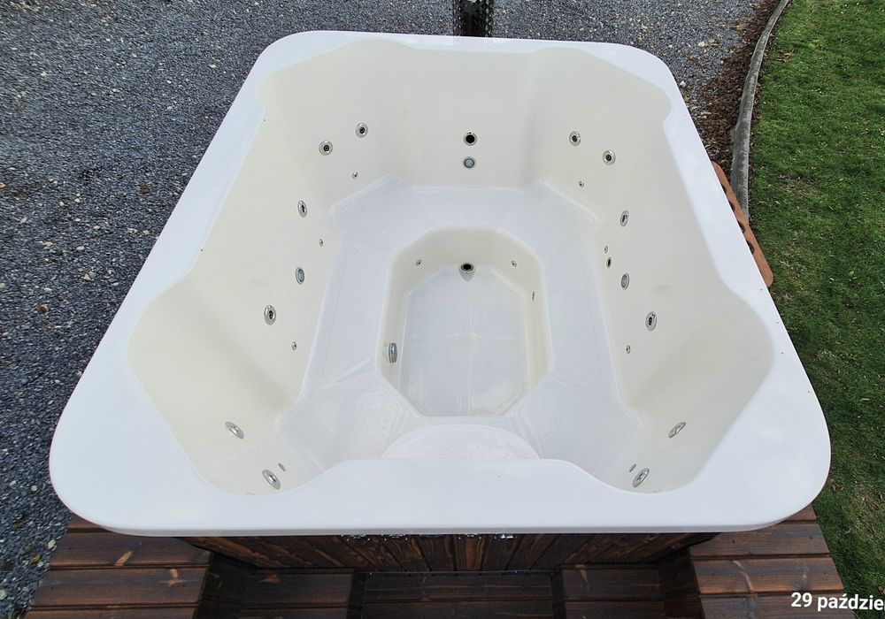 Wynajem Jaccuzi mobilne na przyczepce lekkiej. Gratisy