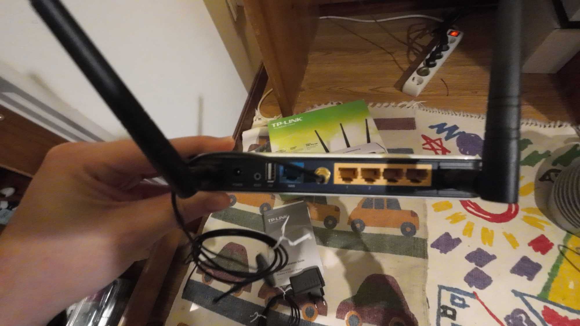 Router / Repetidor Wireless TP-Link 300Mbps (TL-WR1043ND)