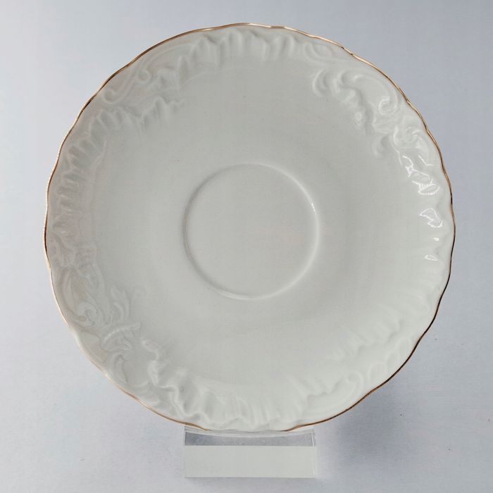 piękna biały spodek porcelanowy ćmielów rococo