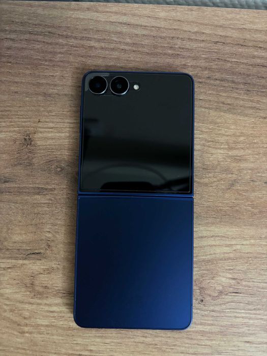 Sprzedam Samsung Galaxy Z Flip7 256GB/12GB