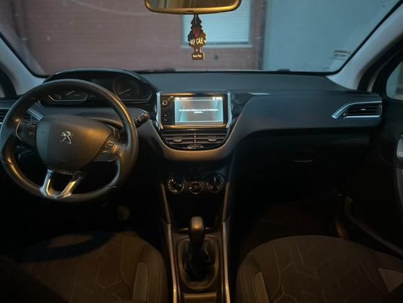 Carro Peugeot 2008