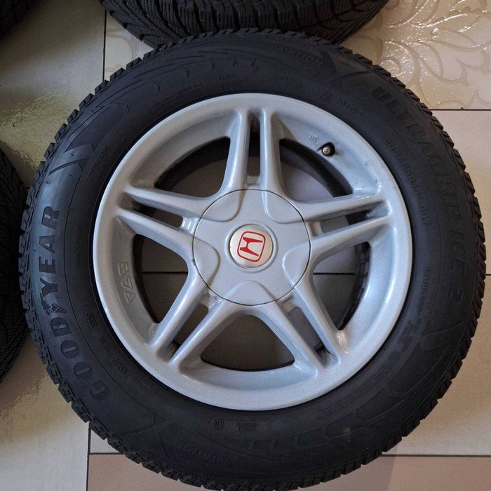 Колеса в зборі диски 114.3х5 резина зима 205х65х15р Goodyear