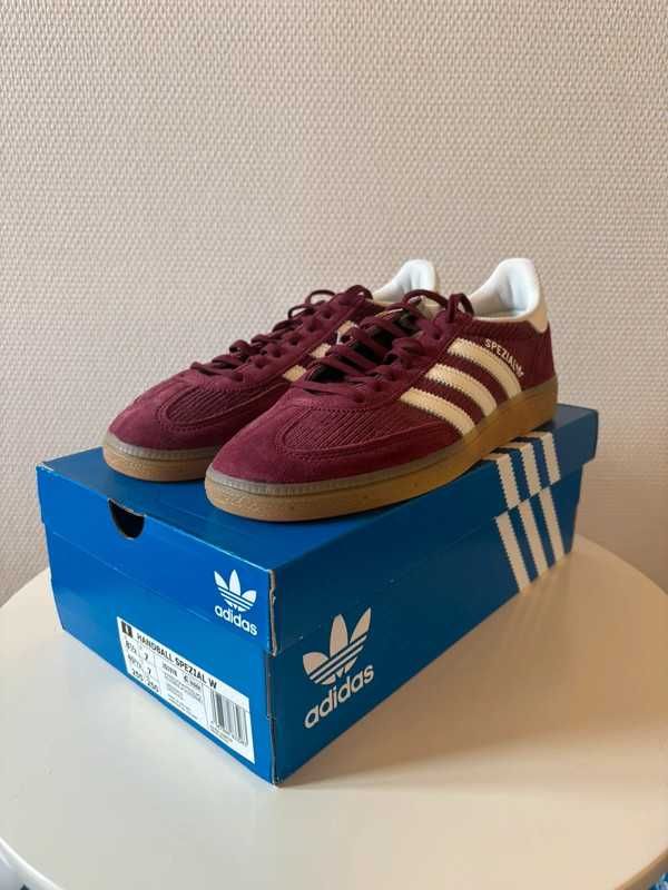 Shadow Red\Piłka ręczna*adidas nowy UnisexTrampki.38