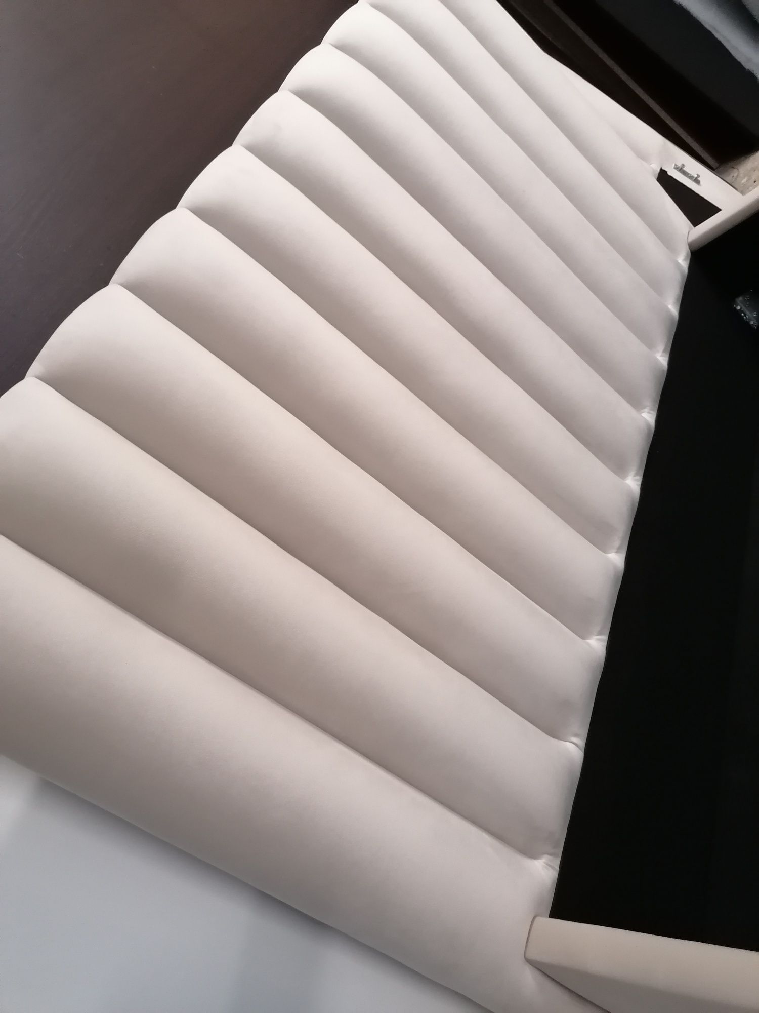 Łóżko tapicerowane x220 półwałki panele na wymiar welur pojemnik