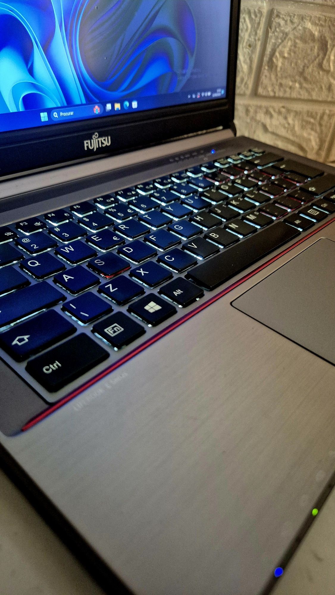 Fujitsu i5/ 8GB RAM/ SSD impecável