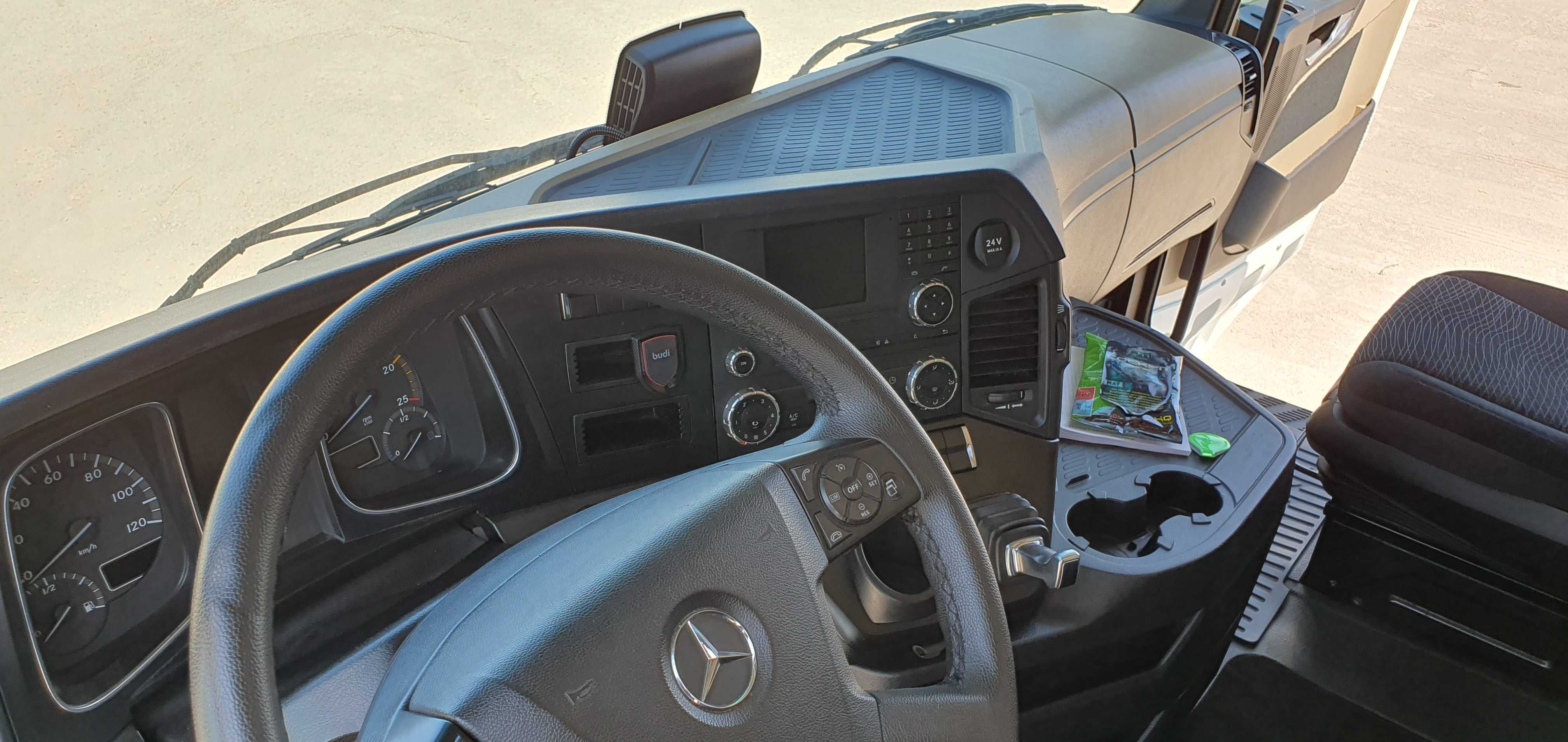 Mercedes Actros Big Space Lowdeck zadbany 2015 r bogate wyposażenie