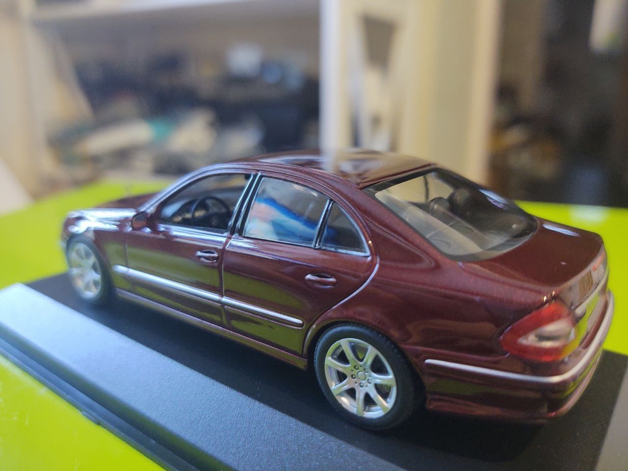 Маштабна модель Mercedes Benz E 2006 W211. Maxichamps 1/43