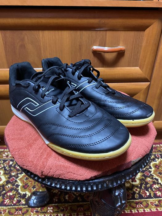 Продається футзальне взуття Pro Touch Classic II IN