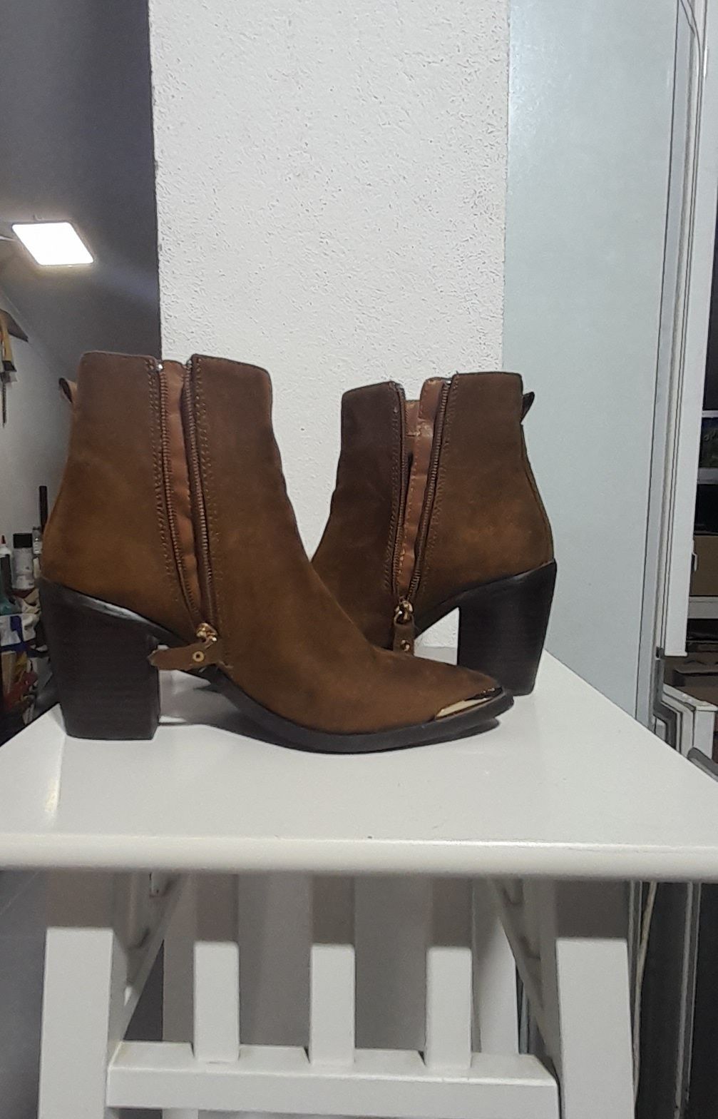 Botas de camurca castanha