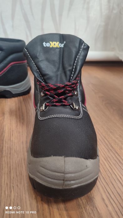 Спецвзуття з металевим носком TEXXOR