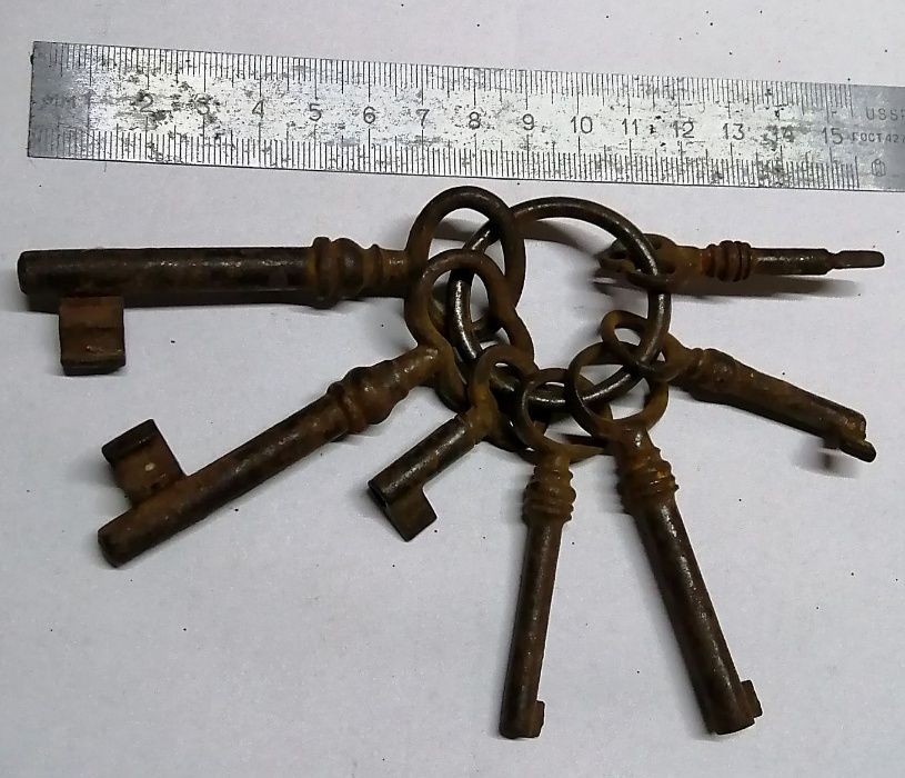 Ключи старинные кованые.