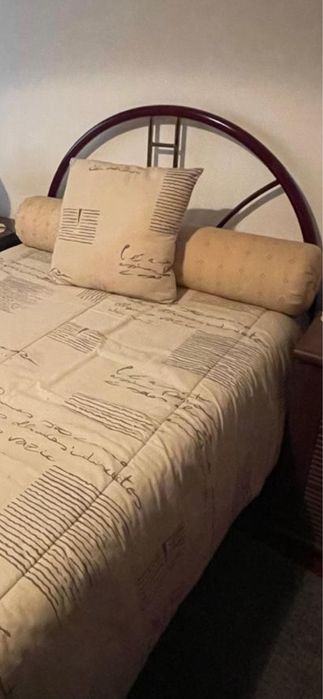 Cama de solteiro em ferro e latão 90x200cm