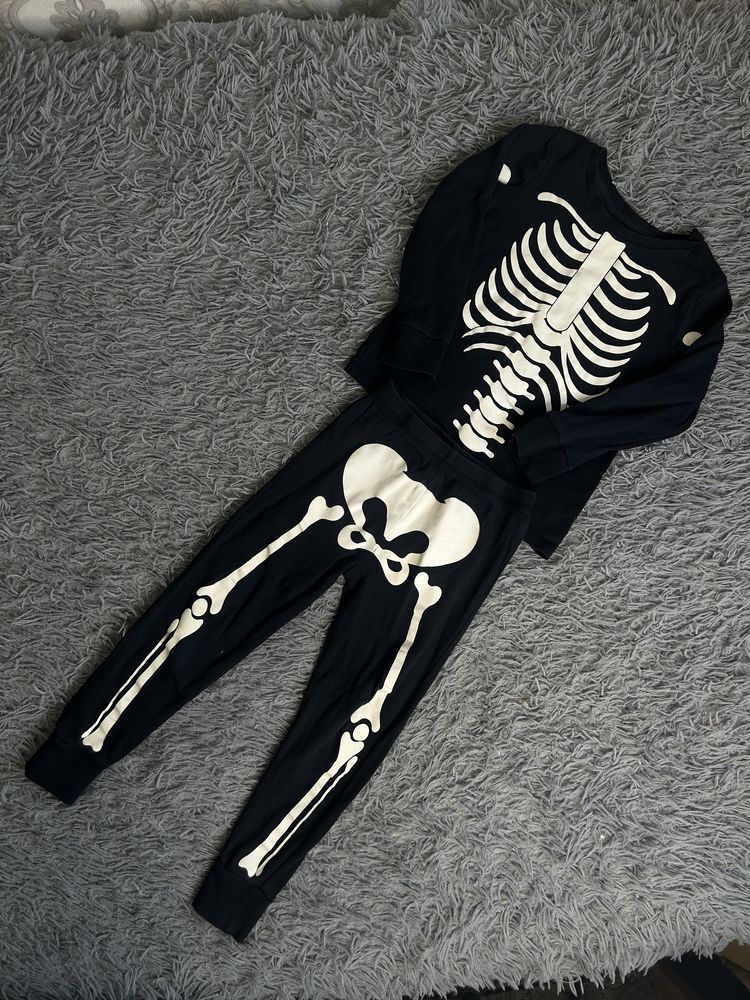 Костюм скелета для хлопчика. піжама світиться в темряві. піжама скелет