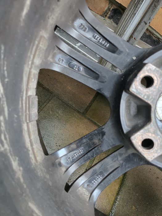 Диски з зимовою резиною 235/60/18