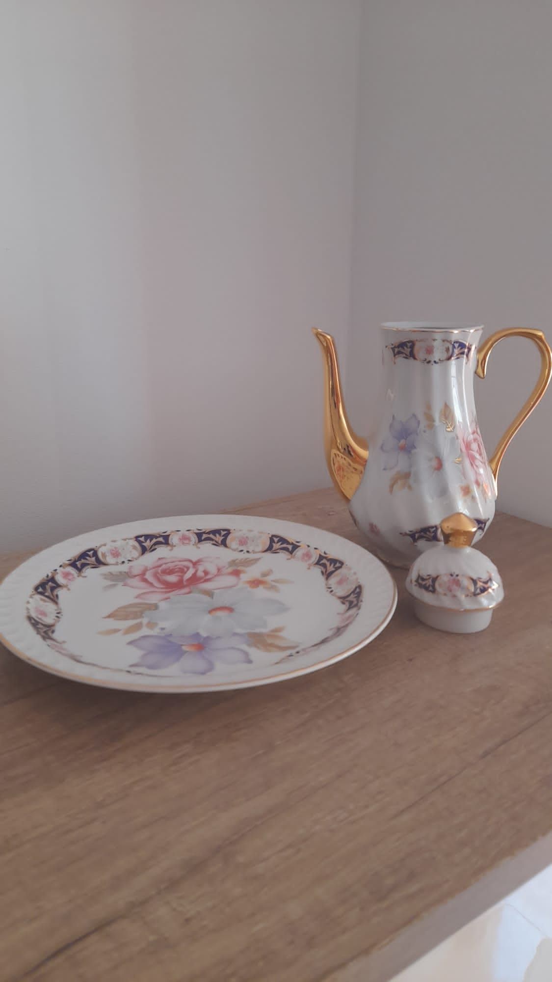 Bule com prato de porcelana da marca JSB