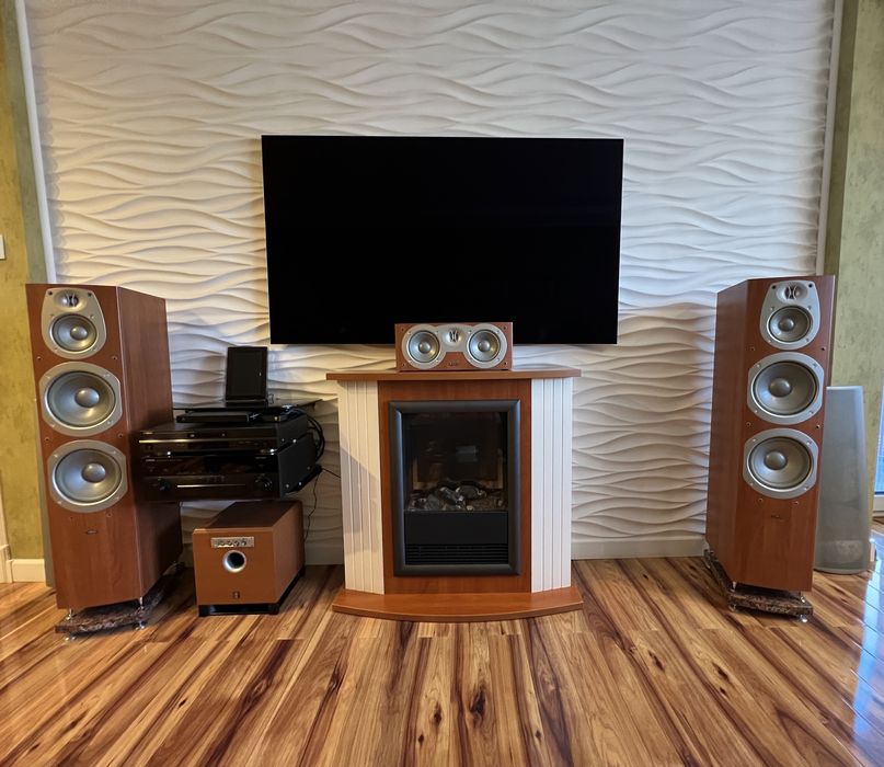 Kolumny głośnikowe do stereo/kino domowe.