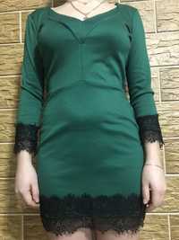 Сукня зелена з чорним мереживом