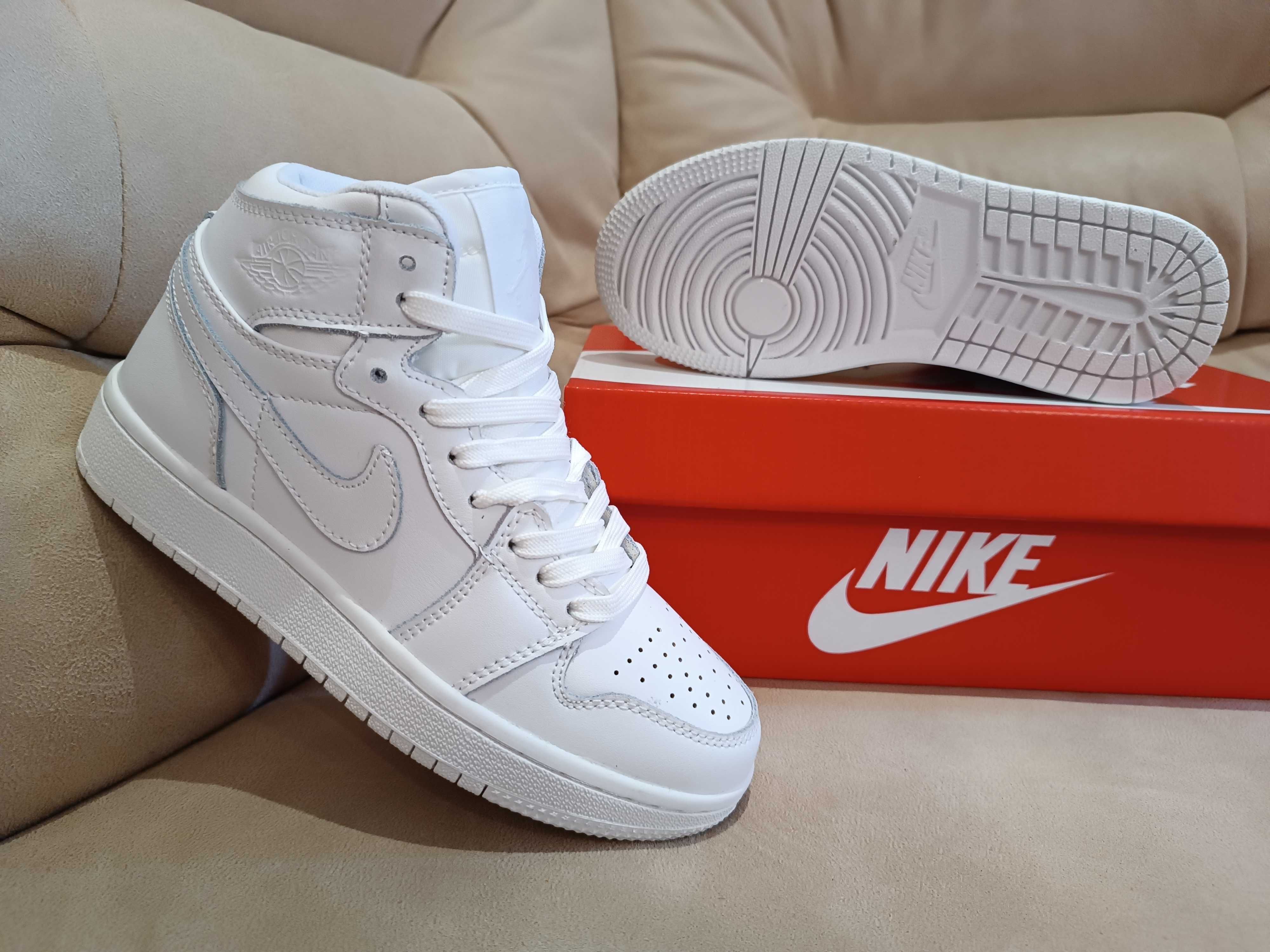 Жіночі кросівки Nike Air Jordan R1 (Нат.шкіра) Розродаж!