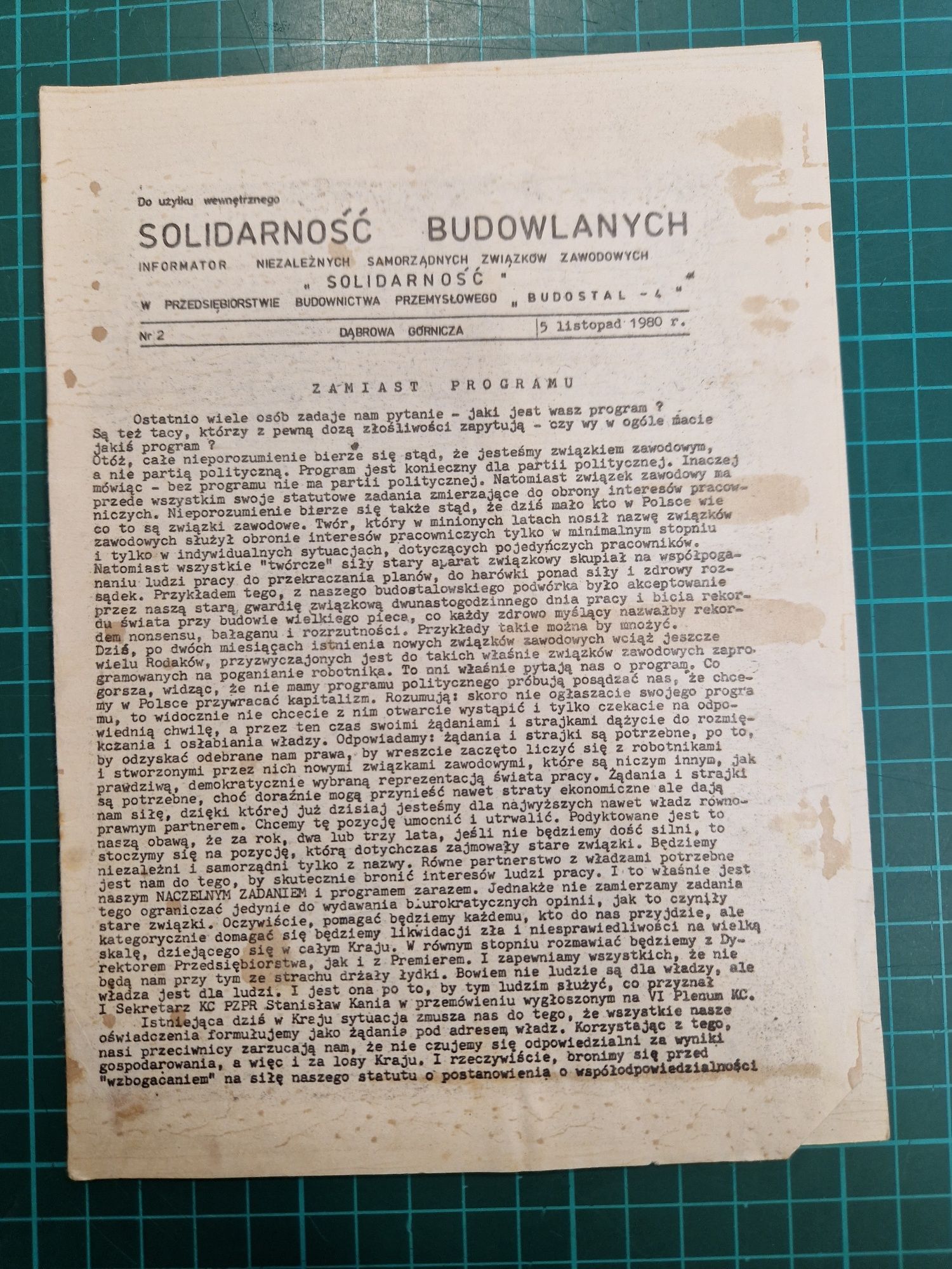 Wycinki z gazet materiały propagandowe dotyczace Solidarności.