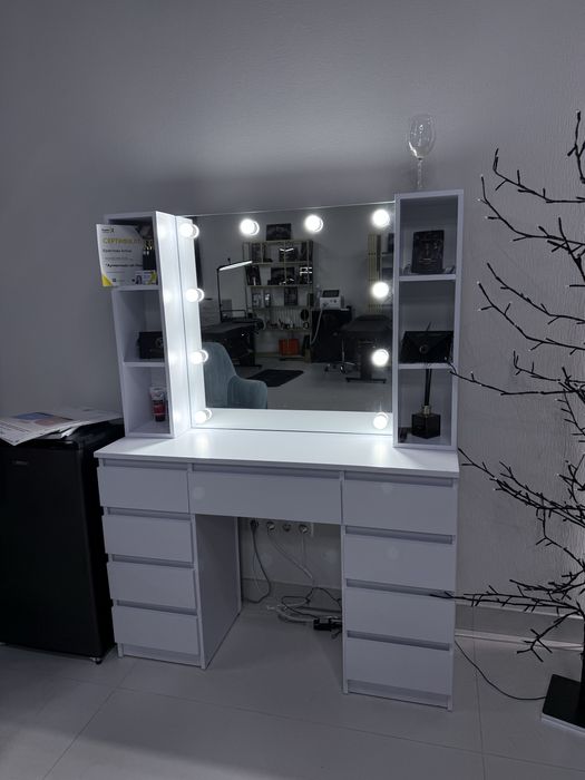 Стол макияжный/визажный