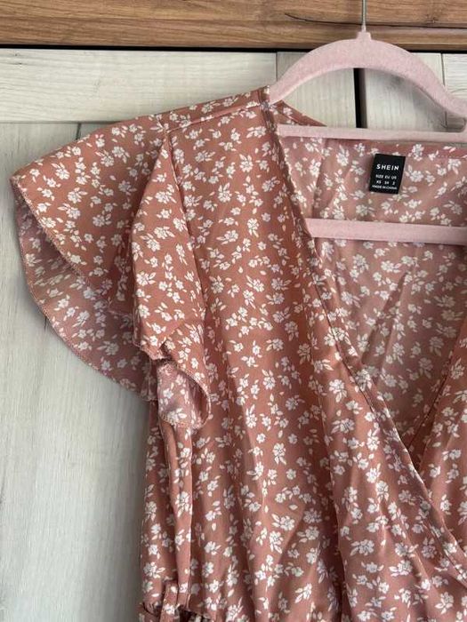 Letnia sukienka w kwiaty z falbanką XS 34