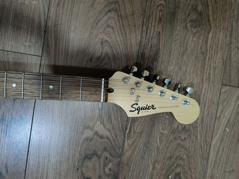 Электрогитара Squier Bullet Stratocaster HSS комплект