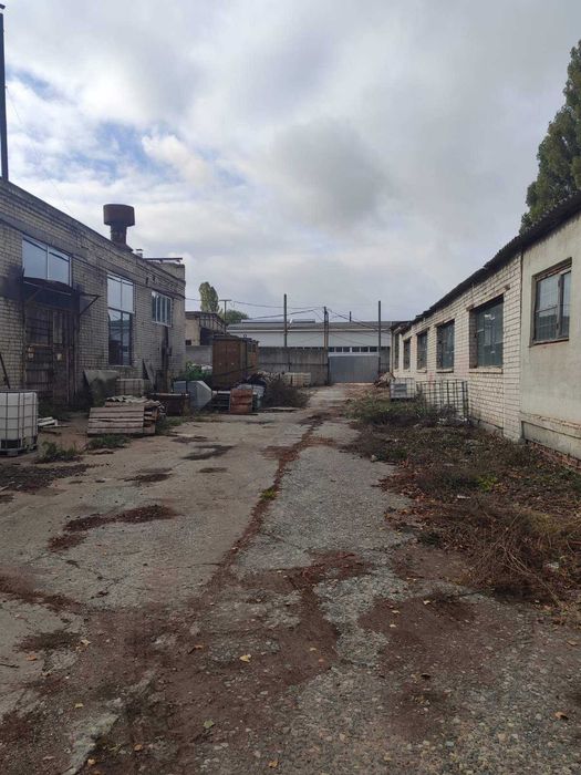 Продам   Комерцiйне виробничо складське примiщення   вул.Дрозда 7