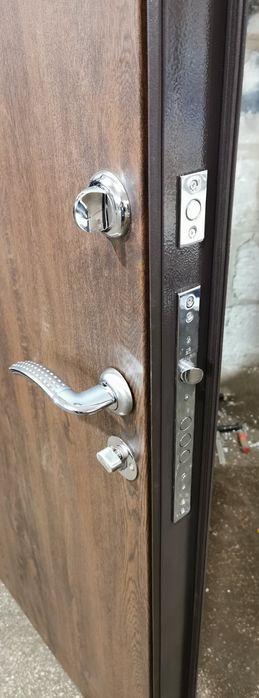 Двери входные метталические двери,бронированные, стальные,железные