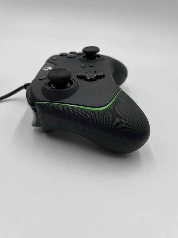 Kontroler Pad Razer Wolverine V2 Wired Gaming Xbox Series X, One, Pc