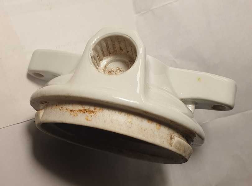 Porcelanowa oprawa lampy sufitowej