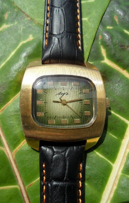 Часы "ЛУЧ-ТАНК-2209" сделано в СССР 70-х МЕХАНИЧЕСКИЕ, мужские