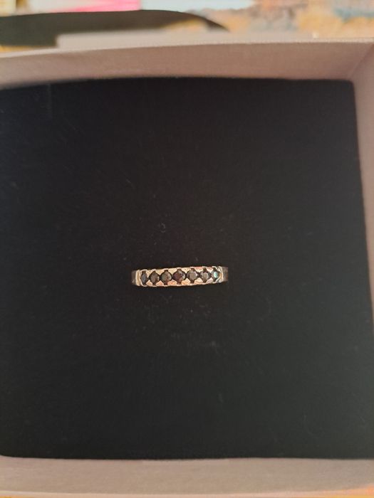 Anel em prata com zirconias pretas