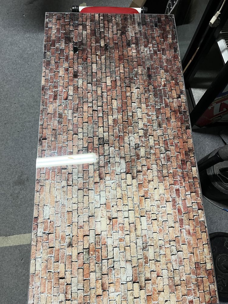 Hartowana szyba / panel z cegły