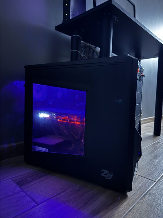 Komputer do gier i pracy + monitor, mysz i klawiatura