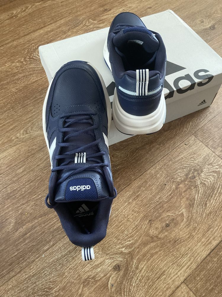Кроссовки Adidas strutter