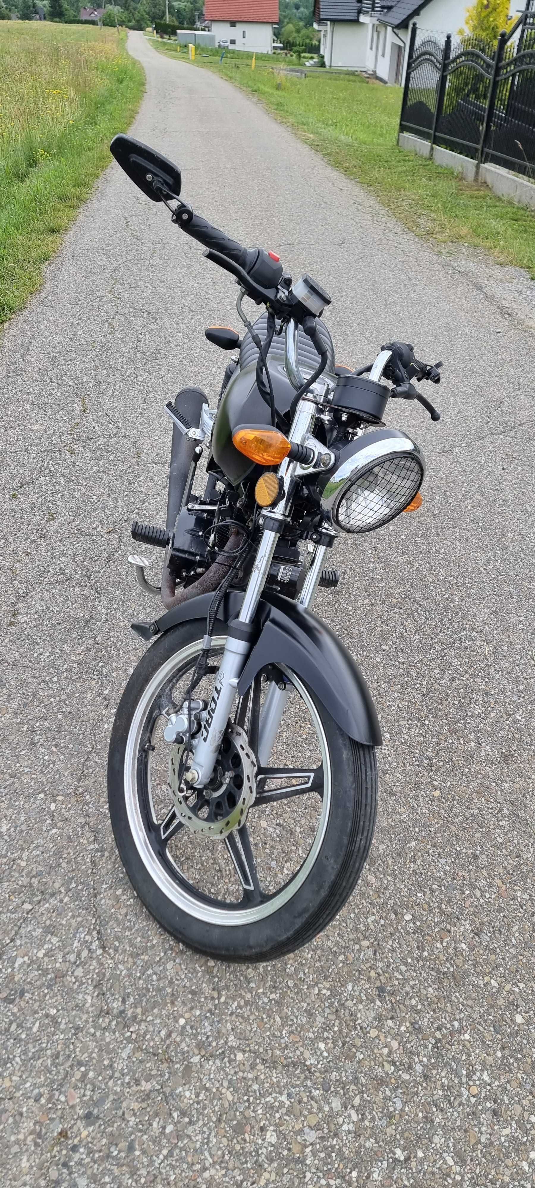Czarny Motor ZIPP 125ccm - pilnie sprzedam.