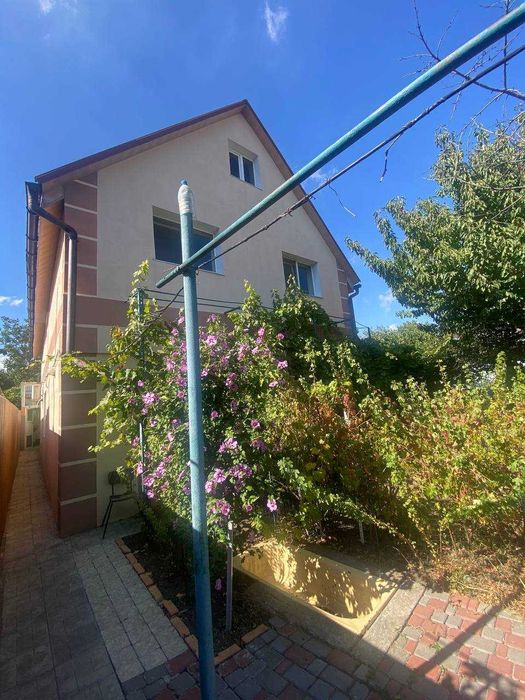 Продам просторий 2-поверховий будинок ! вул.Грузинська