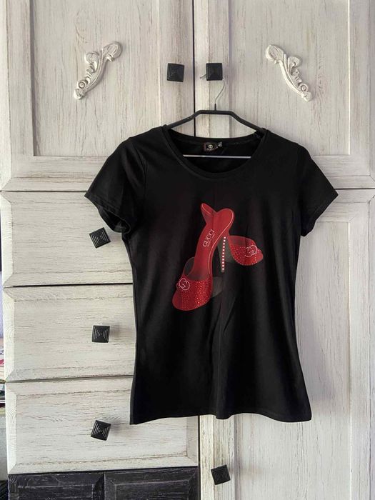 Koszulka bluzka z logo Gucci czerwone szpilki r.L