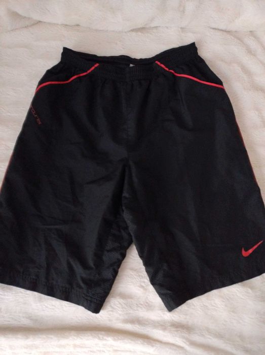 spodenki sportowe nike rozmiar M czarne z czerwonymi wstawkami