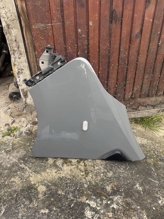 Renault Trafic lll 2016 błotnik lewy szary.