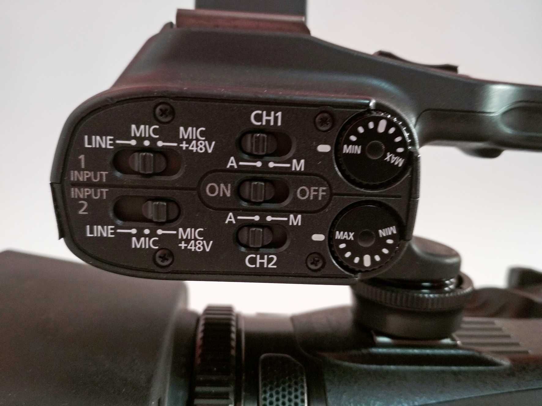 професійна відеокамера Canon XA30