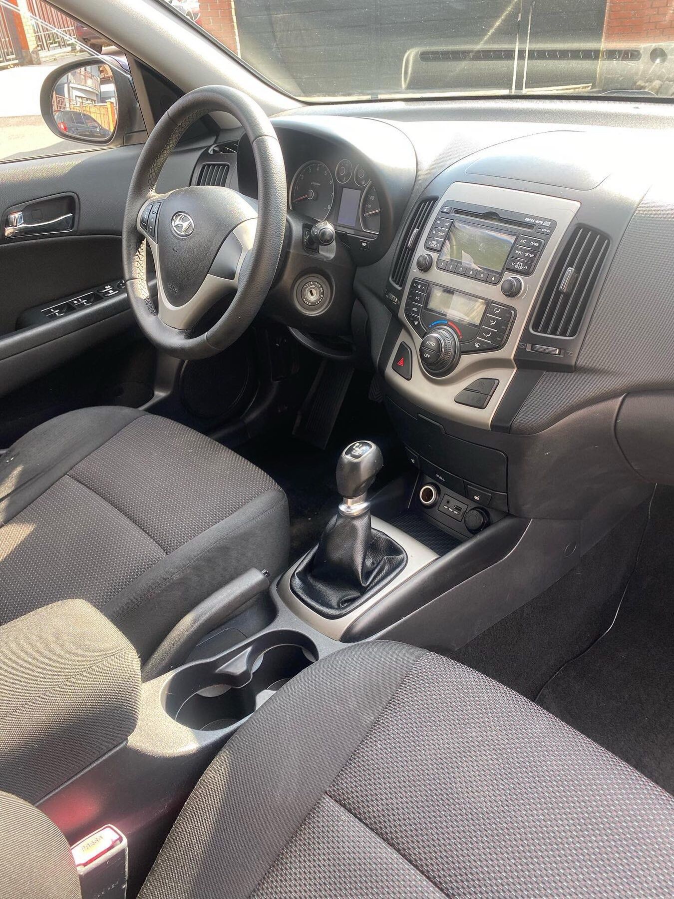 Легковий автомобіль Hundaj i30 2010 року, двигун 1,6