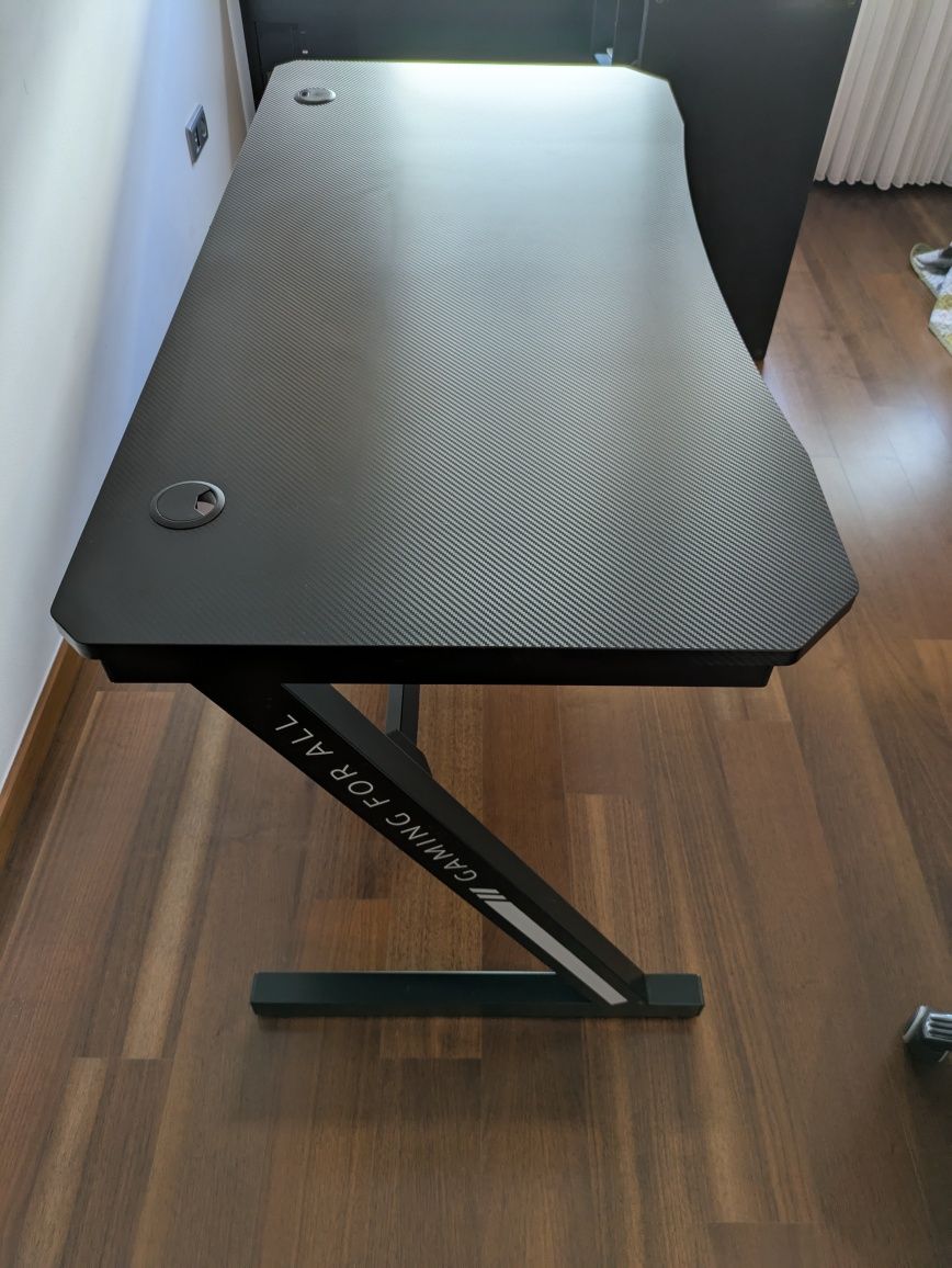 Secretária Gaming  (140x60cm) Gaming Station Preta
