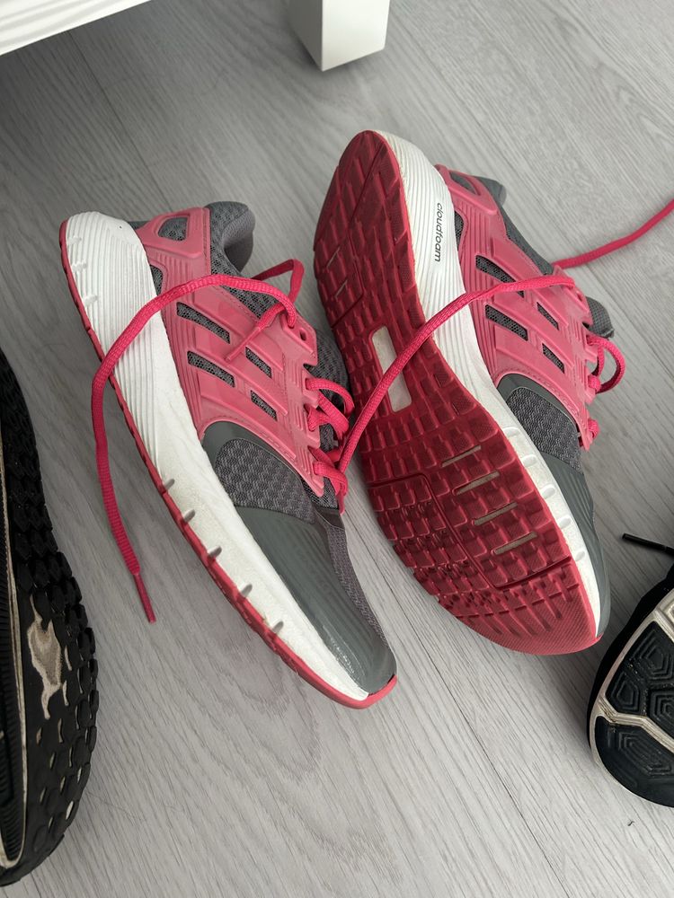 Tres pares de tenis