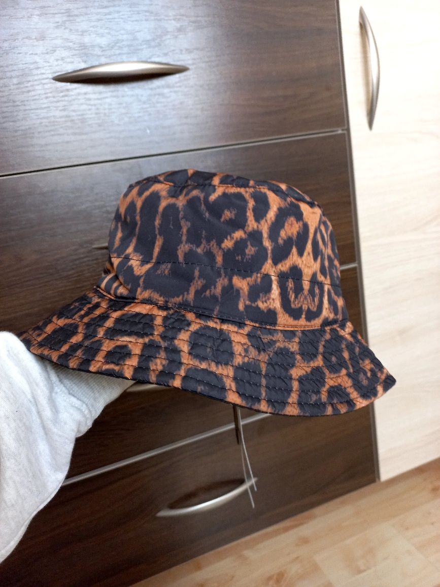 Dwustronny kapelusz/bucket hat w panterke/czarny / bershka M one size