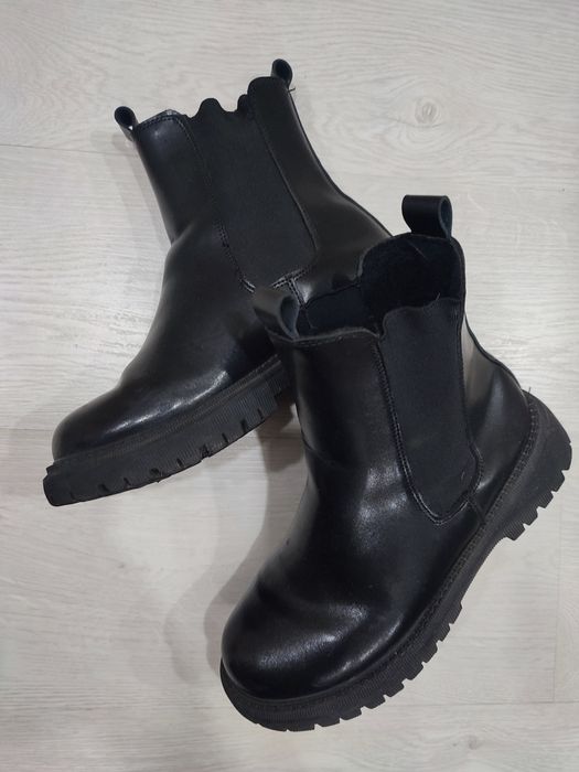 Чоботи жіночі 37р. Ботінки в ідеальному стані майже нові.